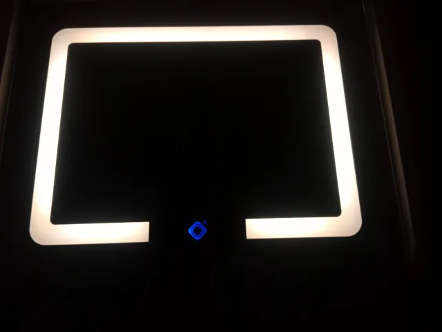 Mesilla inteligente negra y blanca