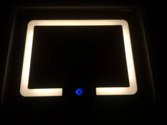 Mesilla inteligente negra y blanca