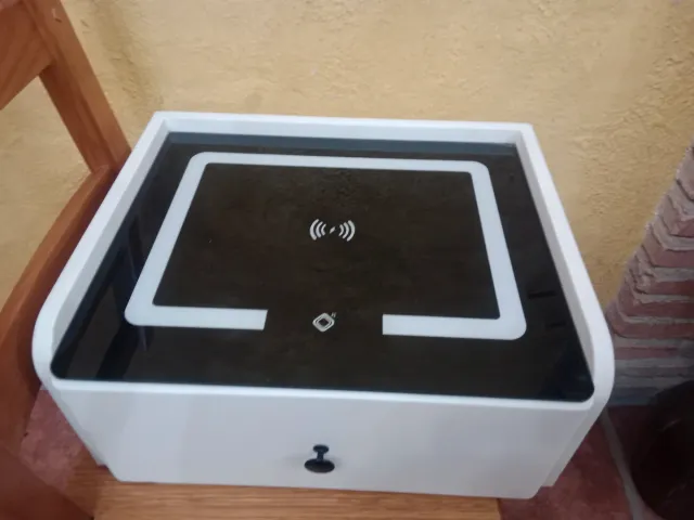 Mesilla inteligente negra y blanca