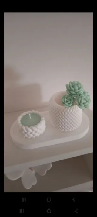 Decorazione in gesso con candela