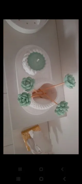 Decorazione in gesso con candela