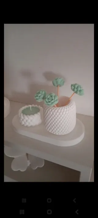 Decorazione in gesso con candela