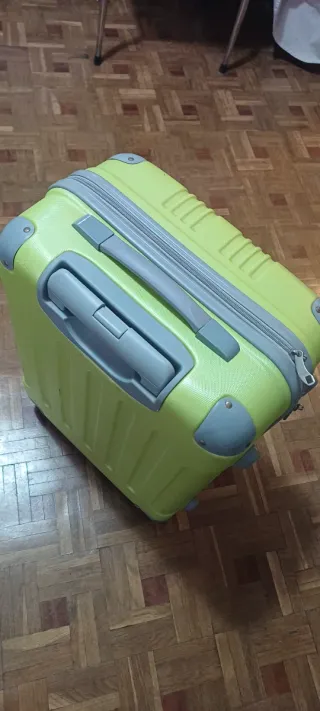 Maleta de 4 ruedas 360° 20kg verde y gris