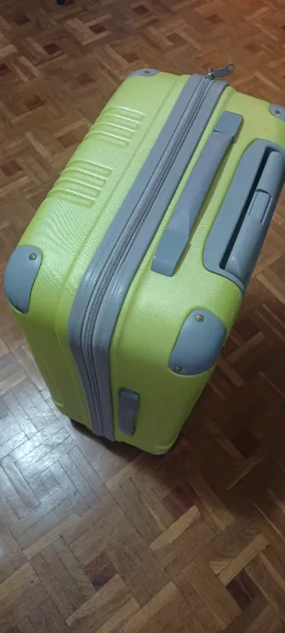 Maleta de 4 ruedas 360° 20kg verde y gris