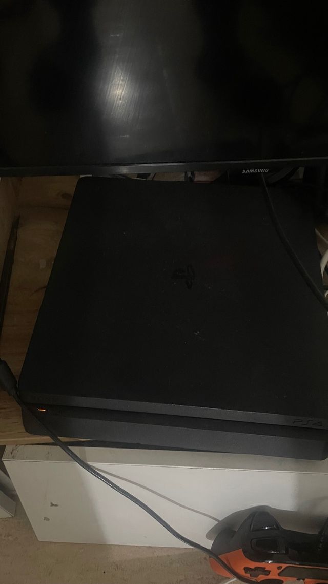 PlayStation 4 Slim Negra