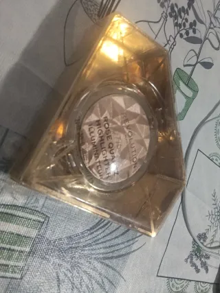 Iluminador Revolution Rose Quartz Dorado