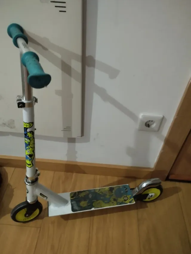 Patinete infantil blanco y verde