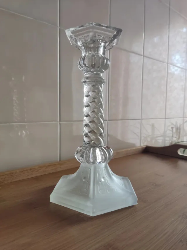 Candelabro antico in vetro pressato