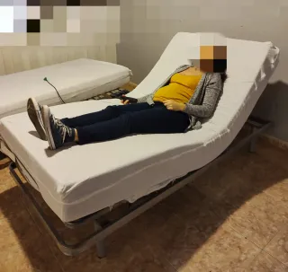 Cama articulada con mando