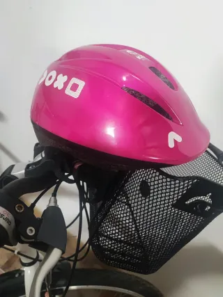 Bicicleta blanca B'TWIN con cesta
