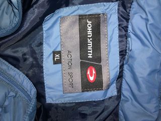 Abrigo John Smith azul es de talla pequeñas