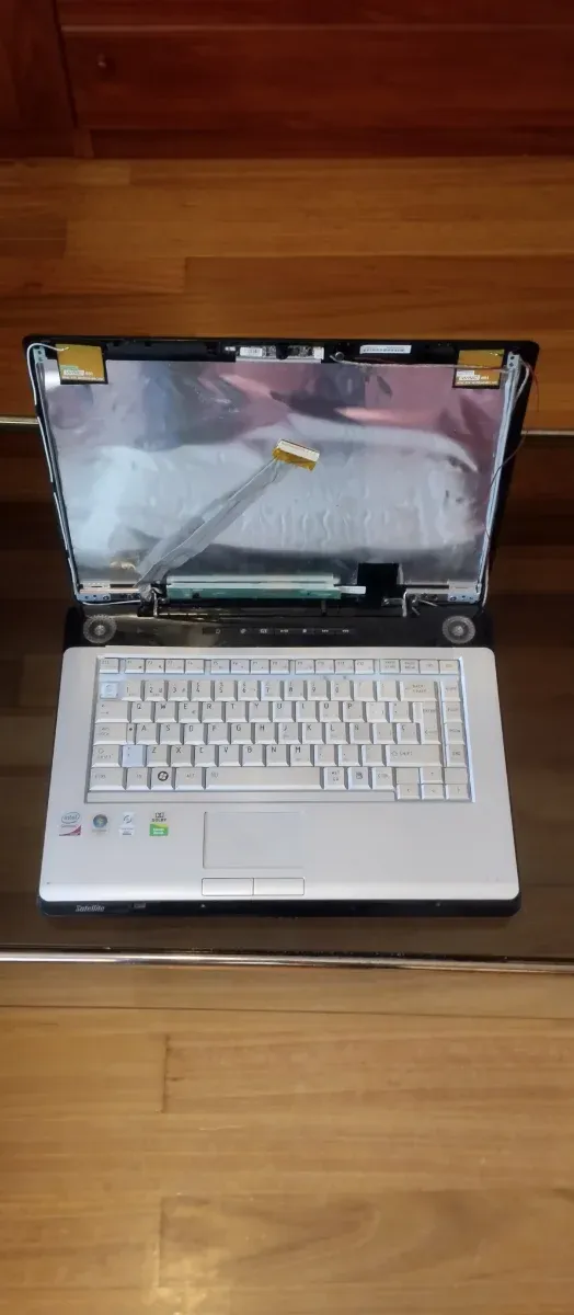 Portatile Toshiba Satellite A200-29J per componenti