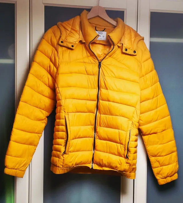Abrigo acolchado amarillo
