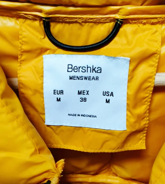 Abrigo acolchado amarillo