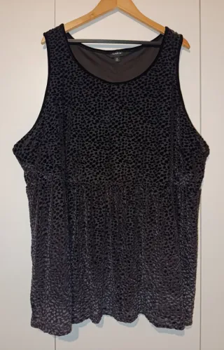 Camiseta sin mangas Torrid talla 6