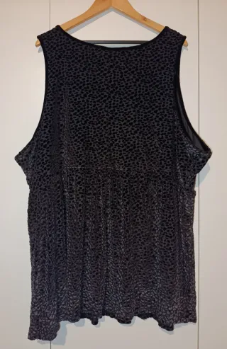 Camiseta sin mangas Torrid talla 6