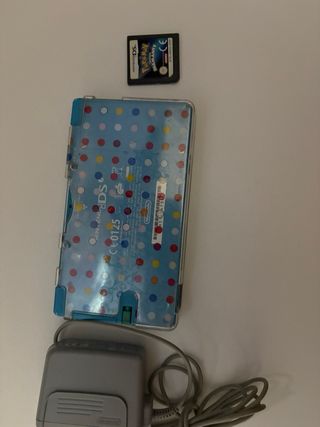 Nintendo DSi Azul + Cargador + Juego Pokémon