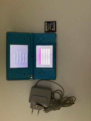 Nintendo DSi Azul + Cargador + Juego Pokémon