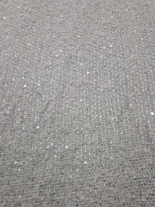 Fular gris con detalles plateados