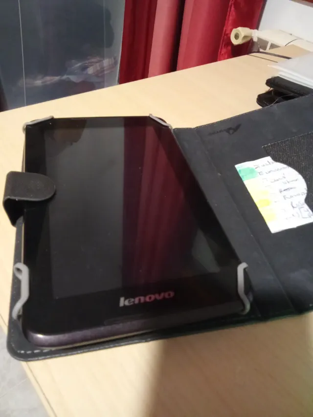 Tablet Lenovo Negra/Morada con Funda