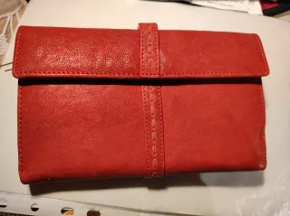 Monedero de piel rojo