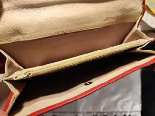 Monedero de piel rojo