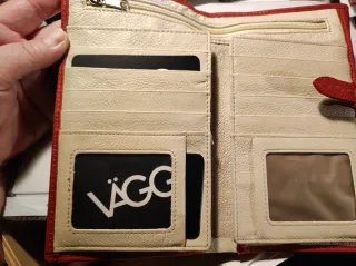 Monedero de piel rojo