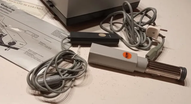 Proiettore per diapositive Rollei P 35 E completo