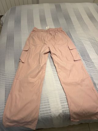 Pantalones cargo rosas anchos