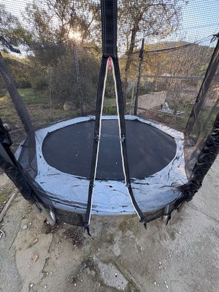 Cama elástica con red de seguridad