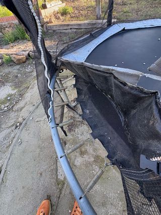 Cama elástica con red de seguridad