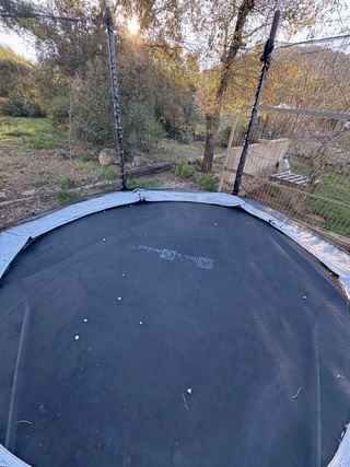 Cama elástica con red de seguridad