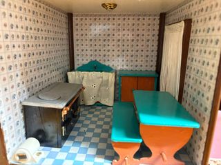 Casita de muñecas artesanal vintage