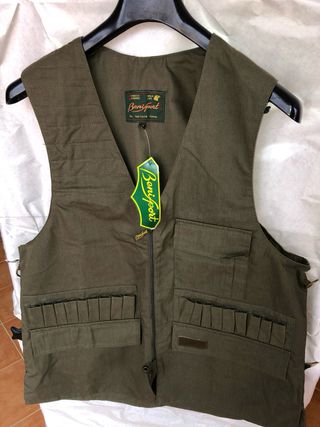 Pantalón camuflaje y chaleco caza