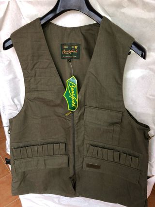 Pantalón camuflaje y chaleco caza