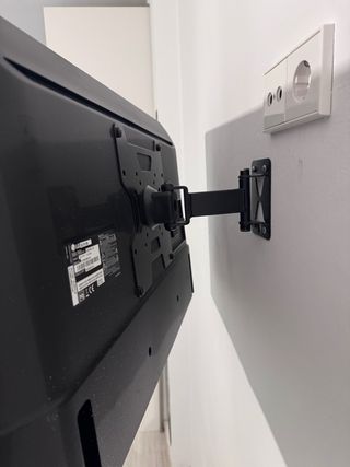 LG Smart TV 32” + Soporte Pared