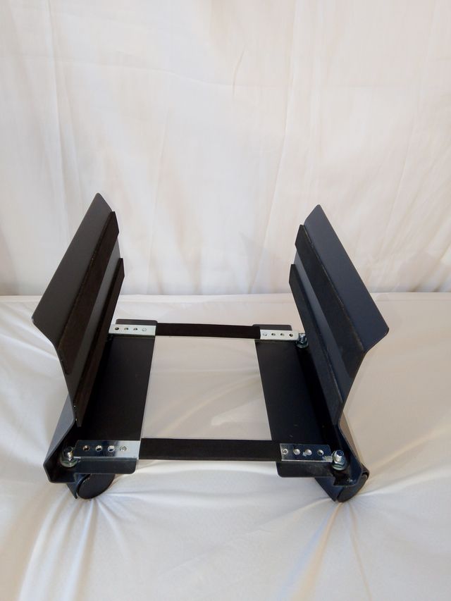 Carro para torre de PC con ruedas.