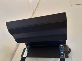 Carro para torre de PC con ruedas.