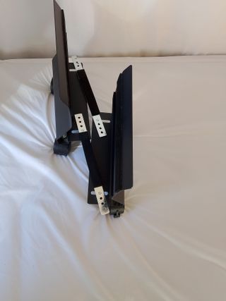 Carro para torre de PC con ruedas.