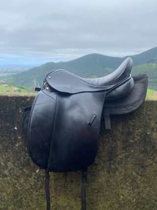 Montura de doma negra