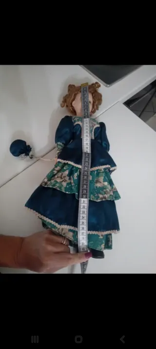 Bambola porcellana vintage con vestito floreale