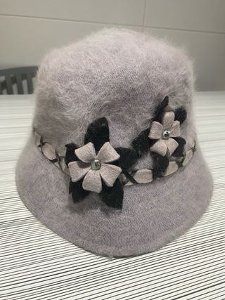 Gorro de señora con flores