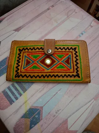 Cartera artesanal de Cuero Étnica Boho Bordada