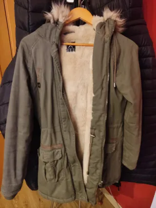 Parka verde con forro de borreguito