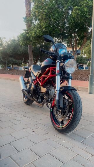 Ducati Monster 695