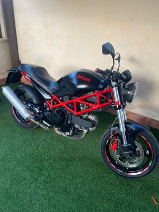 Ducati Monster 695
