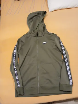 Pack Nike: 1 pantalon Air Negro y 6 sudaderas