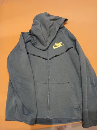 Pack Nike: 1 pantalon Air Negro y 6 sudaderas