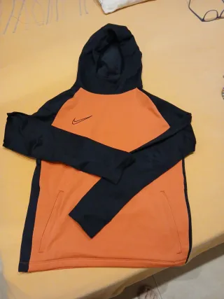 Pack Nike: 1 pantalon Air Negro y 6 sudaderas