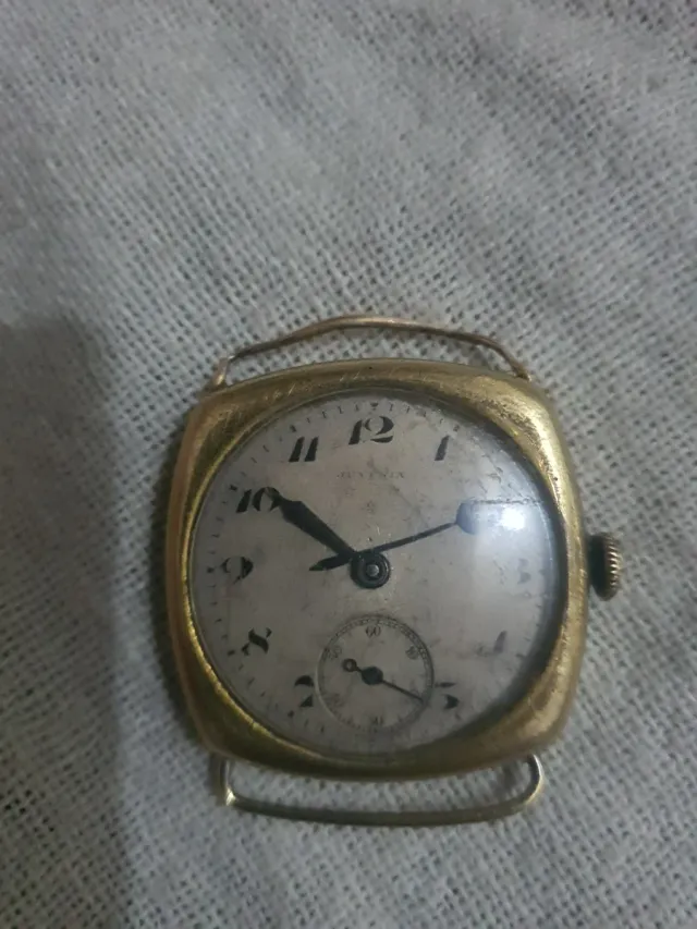 Orologio antico dorato per pezzi